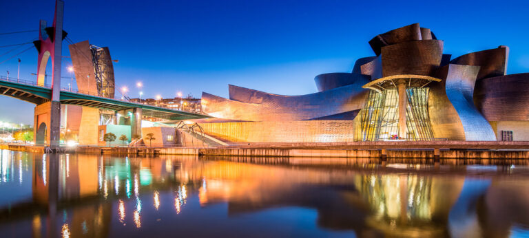 découvrez bilbao, une ville où l'architecture durable rencontre l'innovation. explorez des bâtiments emblématiques et des projets écologiques qui transforment le paysage urbain tout en préservant l'environnement. immergez-vous dans un avenir durable à travers l'ingéniosité architecturale de cette métropole espagnole.