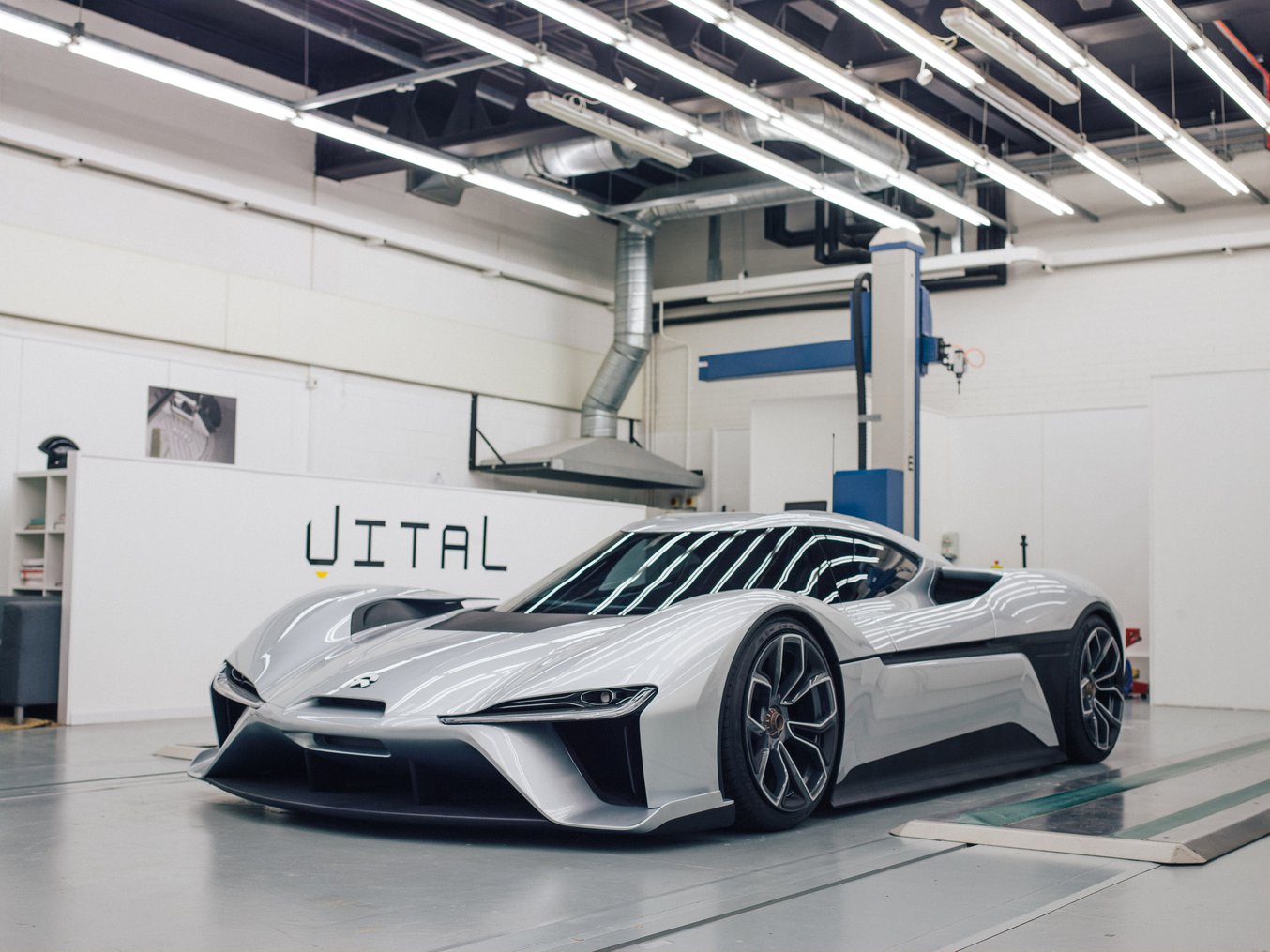 discover how Audi Sport is revolutionizing the automotive sector with 3D printing. explore the latest innovations and technologies that optimize the performance and design of competition vehicles.