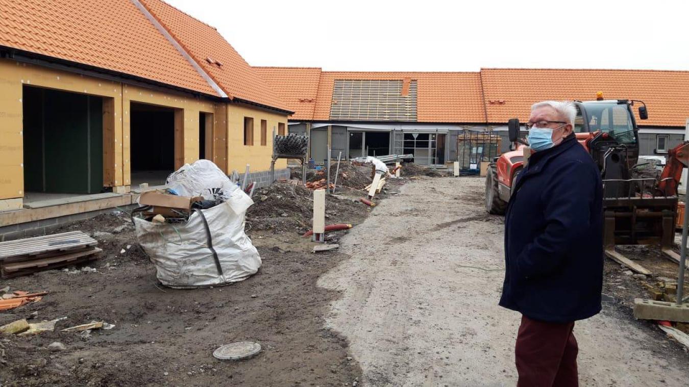 découvrez une charmante maison en pierre, idéale pour un sexagénaire désireux de profiter d'un cadre paisible et authentique. ce havre de paix allie confort moderne et charme traditionnel, parfait pour une retraite sereine.