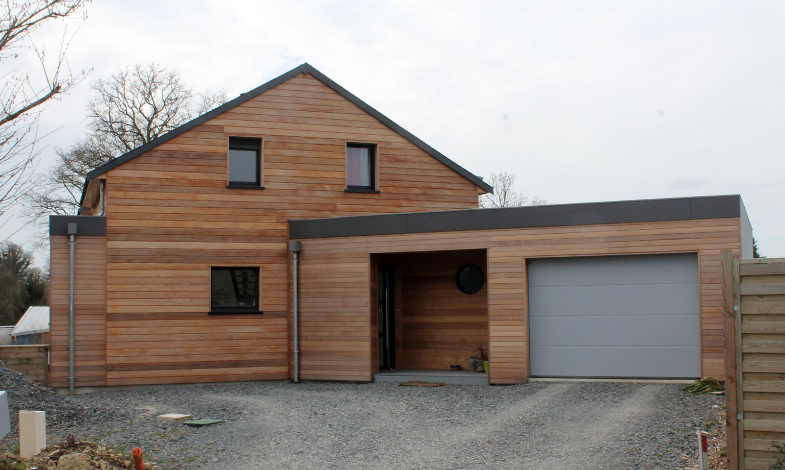 découvrez les services innovants d'un constructeur de maisons en bois dans le cotentin, même en période de crise. nous vous accompagnons pour réaliser votre projet de maison écologique et durable, alliant qualité et esthétique.