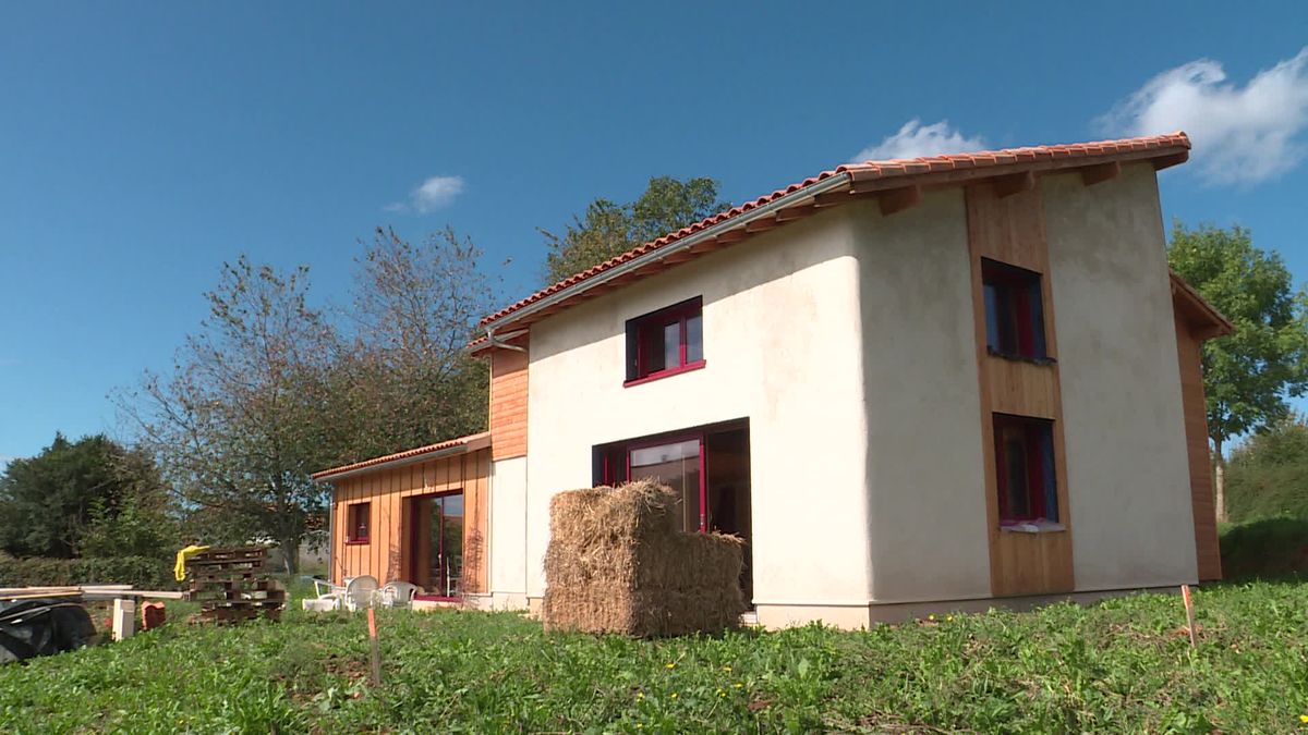 découvrez nos maisons en bois-paille à vendre, alliant écologie, confort et esthétique. parfaites pour un mode de vie durable, ces habitations innovantes offrent une isolation optimale et un design unique. trouvez votre refuge naturel dès aujourd'hui !