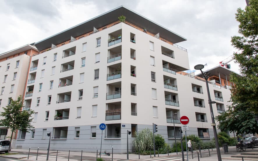 discover our social residence in lyon 7e, a friendly and accessible living environment, ideal for young professionals and students. enjoy personalized support, modern common areas, and a prime location close to public transport and shops.