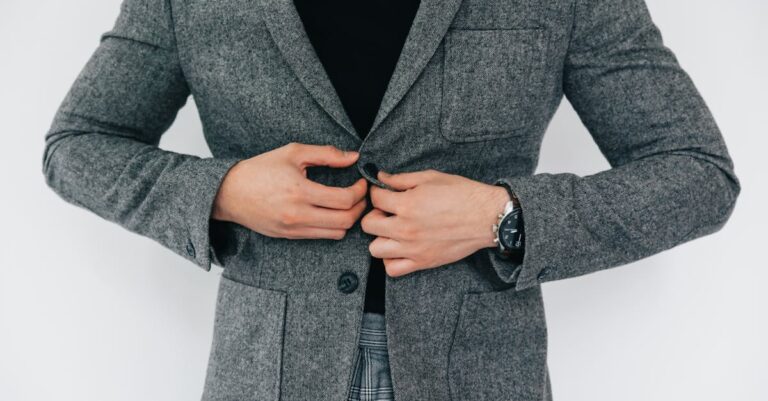 découvrez les textiles intelligents : une innovation qui allie confort et technologie. apprenez comment les vêtements et matériaux interactifs transforment notre quotidien en offrant performance, fonctionnalité et style.