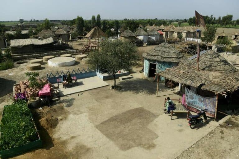 découvrez les solutions innovantes de yasmeen lari pour faire face aux catastrophes environnementales. engagée dans la durabilité et la résilience, elle offre des approches uniques alliant architecture et protection des communautés. explorez ses méthodes pour construire un avenir meilleur face aux enjeux climatiques.